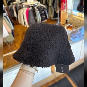 Nwt Glenn Pilot Cozy Black Sherpa Bucket Hat